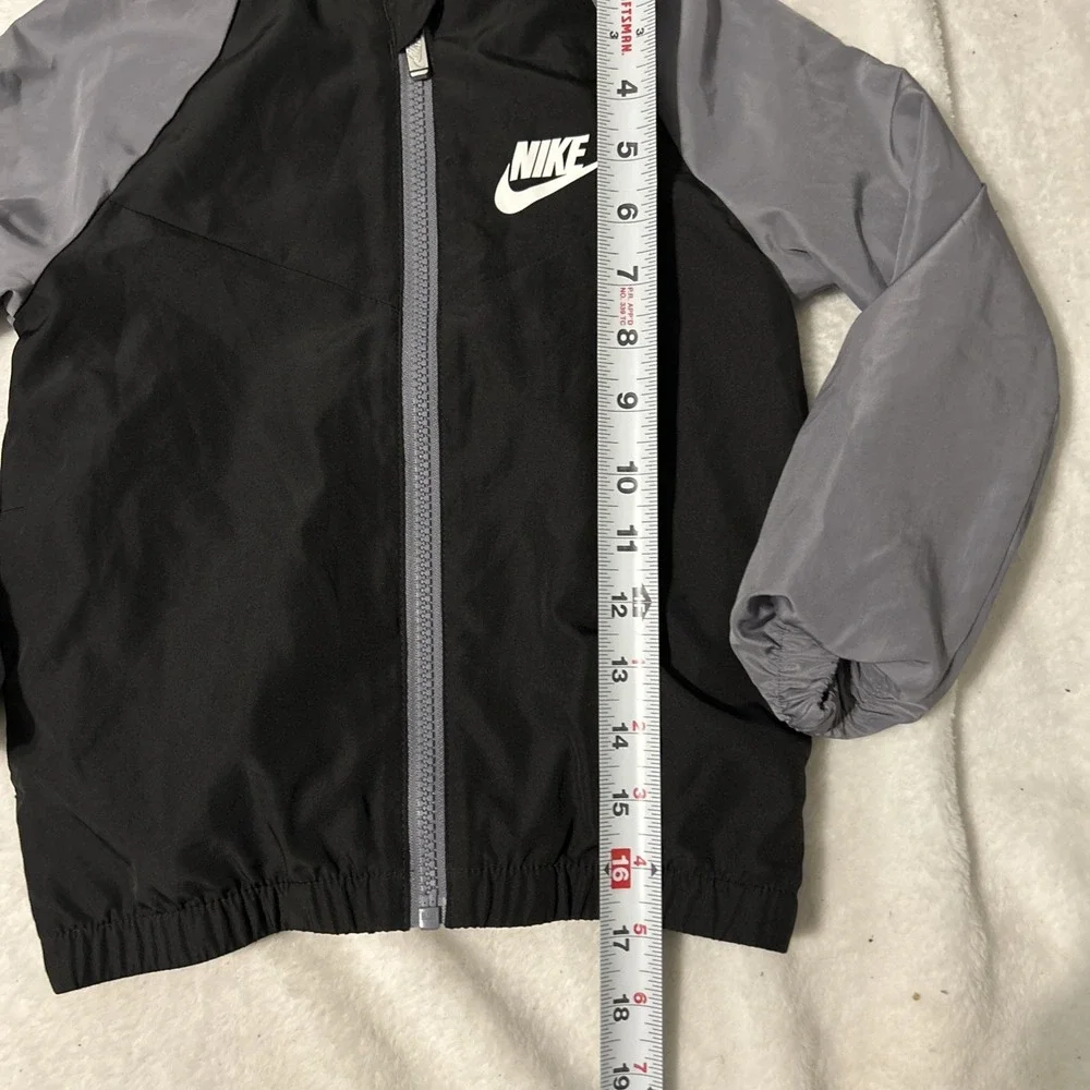 Nike Boys Colorblock Hooded Windbreaker Jacket Full Zip Black/Gray 4T